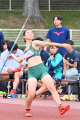 女子やり投げ