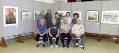 作品を出展した会員ら
