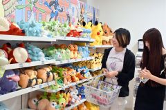 帯広駅エスタにポケモングッズ出張所オープン(金野和彦撮影)