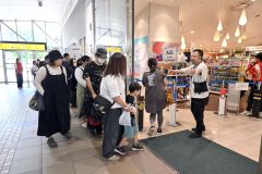 帯広駅エスタにポケモングッズ出張所オープン(金野和彦撮影)