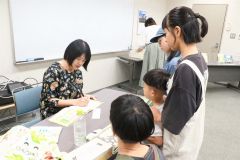 サインに応じるどいさん