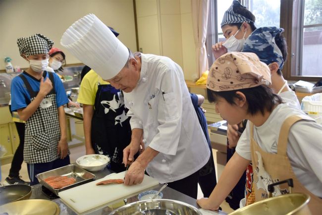 地域と協力し育てた野菜で調理実習　芽室上美生中