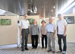 今年出品した５人。右端は佐藤代表