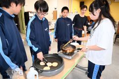 みのり祭りで「ジンギスカンバーガー」発売　中学生版浦幌部 3
