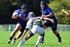 【１回戦・帯工―羽幌・芦別・富良野】ボールを手に突進するするナンバー８瀧山陽翔