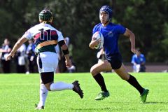 【１回戦・帯工―羽幌・芦別・富良野】快足をとばし敵陣に攻め込むフルバック八巻秀臣