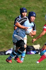 【１回戦・旭川龍谷―北見北斗】ボールを手にし突進する旭川龍谷の埴渕颯大（帯五中出）