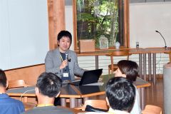 講演する篠原准教授