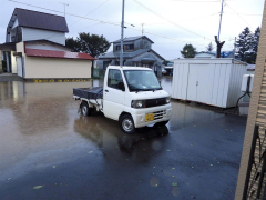 一帯が浸水した浦幌町内の旧浦幌高校付近（２１日午前５時１０分ごろ、円子紳一通信員撮影）