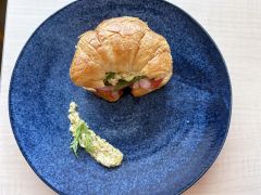 広尾高校のチーム「リエットリオ」が考案し、優勝を飾った「食彩十勝の華麗なごちそうバインミー」（とかちマルシェ運営協議会提供）