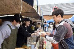 会場では十勝産ジャガイモを使ったバラエティ豊かなメニューが提供された