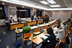 町内会女性部メンバーと町長が意見交換した「ふれあいトーク」
