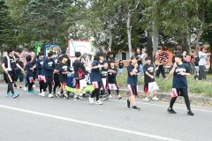 町内を練り歩いたスポーツ少年団の子どもみこし