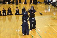 【男子団体戦決勝・音更一心会Ａ―帯南町中】攻撃を狙う音更一心会Ａの上原隆将（奥）