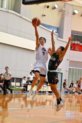 シュートをねじ込む帯大谷男子の宍戸玖隆