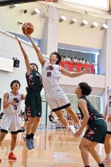 リバウンドを奪う帯大谷男子の佐藤海陸