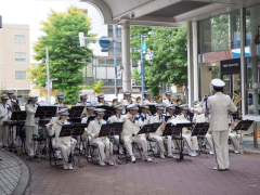 息の合った演奏を披露した道警カラーガード隊