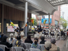 息の合った演奏を披露した道警カラーガード隊