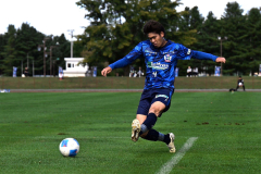 【最終節・北海道十勝スカイアース―ＢＴＯＰ北海道】前半にＤＦ（４）吉田哲登が放ったシュートは惜しくもゴールポストにはじかれる