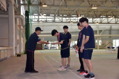 表彰状を受け取るメンバーたち