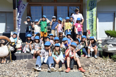 収穫に参加しためむろてつなん保育所の園児たち