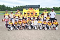 準優勝のＮＥＸＵＳ　ＢＢＣ。前列左から５番目が山田大知主将