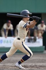 【Ａブロック準決勝・帯農―芽室】帯農は５回、２死一、二塁から笹金萬吏が勝ち越しの右前打を放つ