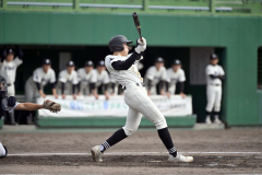 【Ａブロック準決勝・帯三条―足寄】３回、２死からソロ本塁打を放つ帯三条の安藤美壱