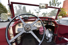 「クライスラー・７５・ロードスター」の運転席