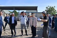 石川衆議が豊頃、浦幌の被災農地を視察 4