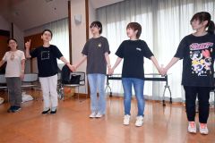 「わらべうた」で豊かな関係に　ベテラン教諭が伝授 2