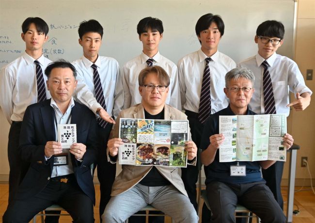 池田高生が「町ぶらマップ」制作　関係者に寄贈