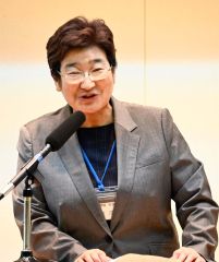 あいさつする会二階堂洋子氏（帯広聾学校長）