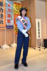 一日署長を務めた角田選手（２７日午前１０時４０分ごろ、須貝拓也撮影）