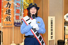 報道陣からの質問に答える角田選手（２７日午前１０時４０分ごろ、須貝拓也撮影）