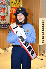 報道陣からの質問に答える角田選手（２７日午前１０時４０分ごろ、須貝拓也撮影）
