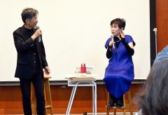 講演した（右から）寮さんと真野さん