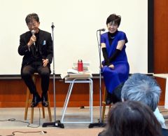 講演する（右から）寮さんと真野さん