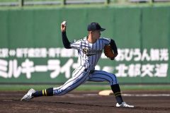 【Ｂブロック代表決定戦・白樺学園―帯南商】５回を被安打１の７奪三振で抑えた白樺学園の先発・窪田侑