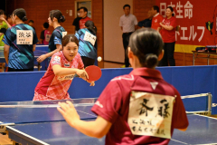 高校生と打ち合う篠原選手