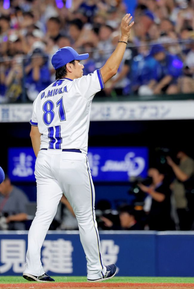DeNA・三浦大輔監督、2年の契約延長を固辞 4年連続A
