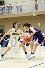 女子の部を制した芽室ホルックスの澁谷心咲（白色ユニホーム）