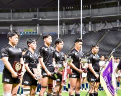 表彰式。（右から）上村寛大、吉田琉希也、（左から）佐藤龍心、朝倉叶兜（提供）