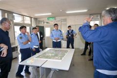 市街地にクマ出没…関係者が対応確認　池田町で机上訓練