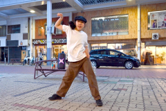 ダンスの練習をする桝沼愛來さん（金野和彦撮影）