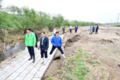 岩本参議が浦幌で大雨被害視察 3