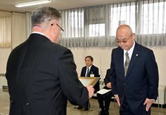 河合さんら功労者６人を表彰　池田町 3