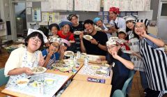 清水・コスモスファームの牛肉で学校給食