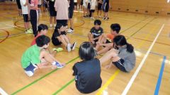 児童と生徒が連携した小中学校合同体力テスト（大樹町提供）
