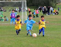 楽しそうにプレーする子どもたち